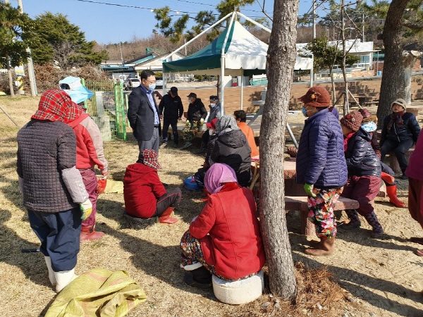장흥군 안양면 행정복지센터(면장 송남신)은 20일 노인 사회활동 지원사업 현장을 방문해 참여 어르신들을 격려했다고 전했다.