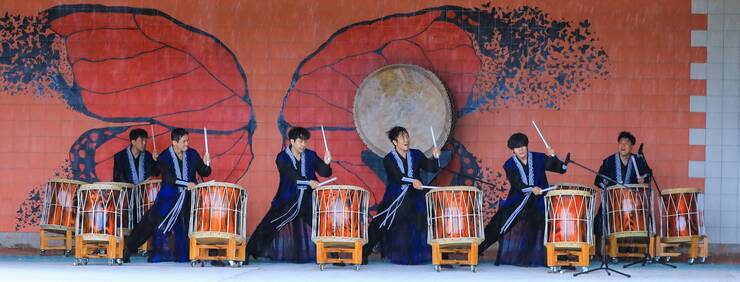 제15회 정남진 물축제 세종전총예술단 공연 사진입니다.