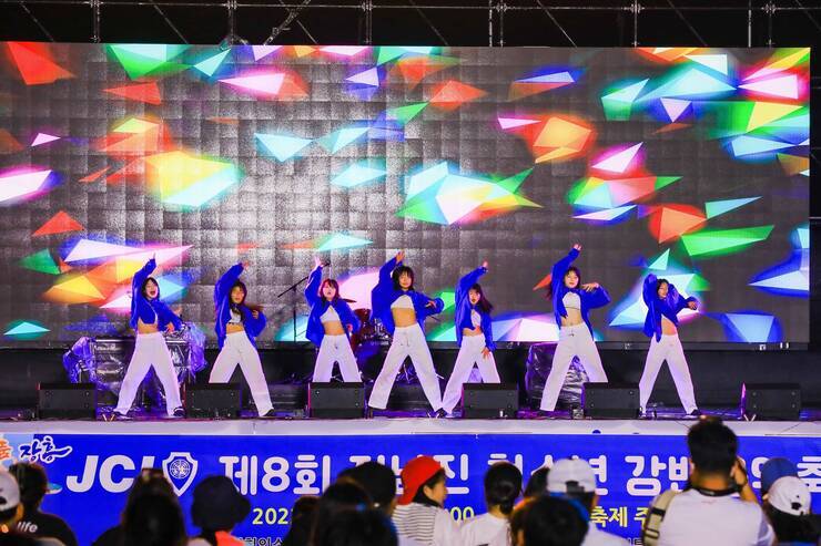 제15회 정남진 물축제 전국 청소년 강변 음악축제 본선 사진입니다.