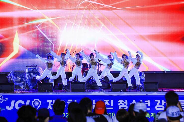 제15회 정남진 물축제 전국 청소년 강변 음악축제 본선 사진입니다.