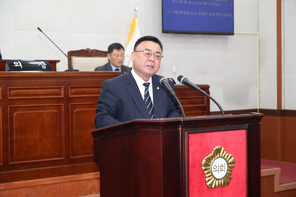 장흥군의회(의장 왕윤채)는 제280회 임시회 제2차 본회의에서 ‘국립호국원 전남 장흥군 설치’를 촉구하는 건의안을 7명 의원 만장일치로 채택했다.