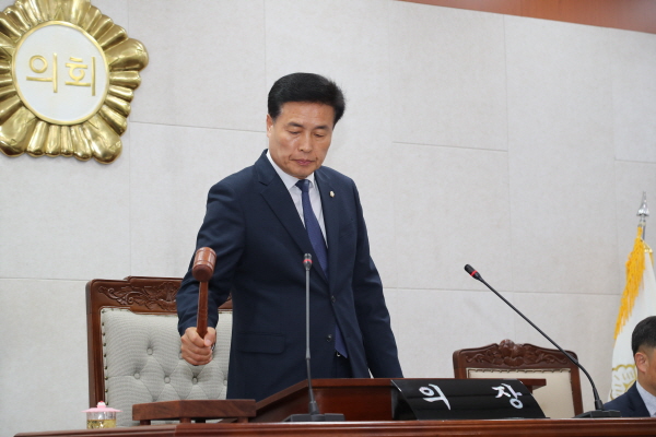 장흥군의회(의장 왕윤채)는 4월 11일부터 4월 19일까지 9일간의 일정으로 제281회 임시회를 개의한다고 밝혔다.   