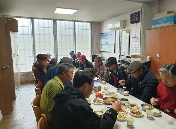 장흥군 유치면은 올해 3월부터 결식이 우려되는 어르신을 대상으로 ‘무한돌봄 경로식당’을 운영하고 있다고 밝혔다.   