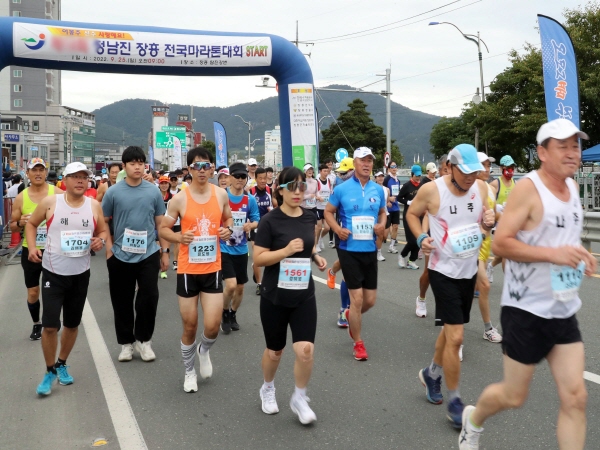 제17회 정남진장흥 전국 마라톤 대회가 오는 23일 장흥군 탐진강변에서 열린다.