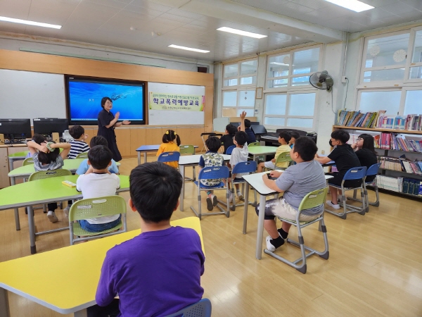 장흥군청소년상담복지센터에서는 지난 7월 12일, 14일 관내 장동초등학교로 찾아가는 맞춤형 ‘학교폭력예방프로그램’을 실시하였다.