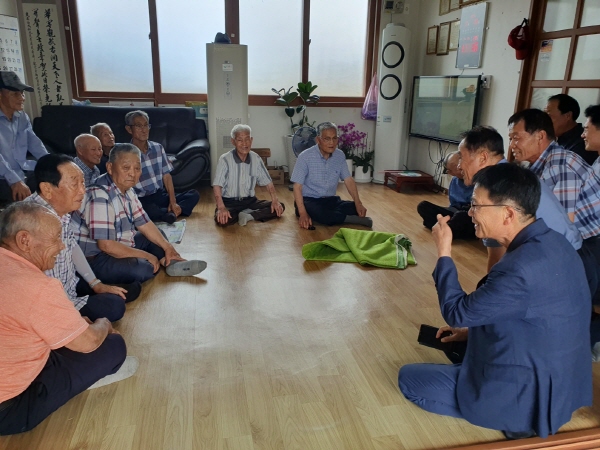 장흥군 용산면(면장 백창선)은 지난 17일과 18일 복날 맞이 경로당 위문 순회를 했다고 밝혔다.