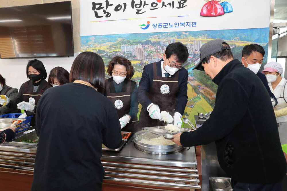 신년맞이 노인복지관 배식 봉사(2)